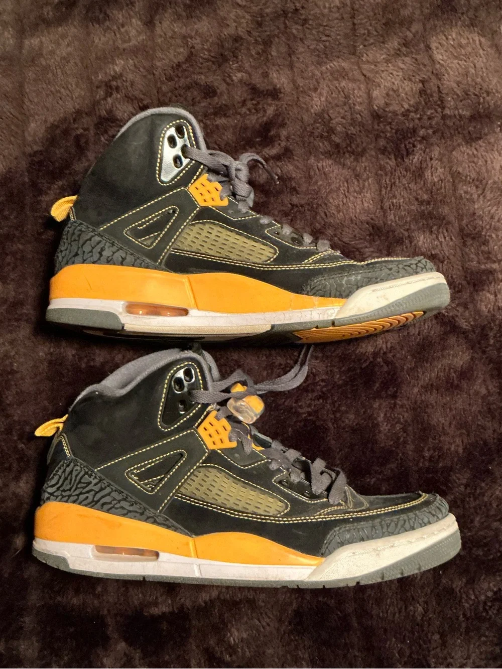 Jordan Men's Black and Yellow High-Top Sneakers